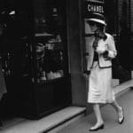 Coco Chanel: «Η μόδα δεν αξίζει αν δεν βγει στους δρόμους»